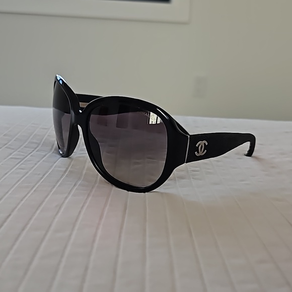 Chanel sunglasses - Picture 2 of 9